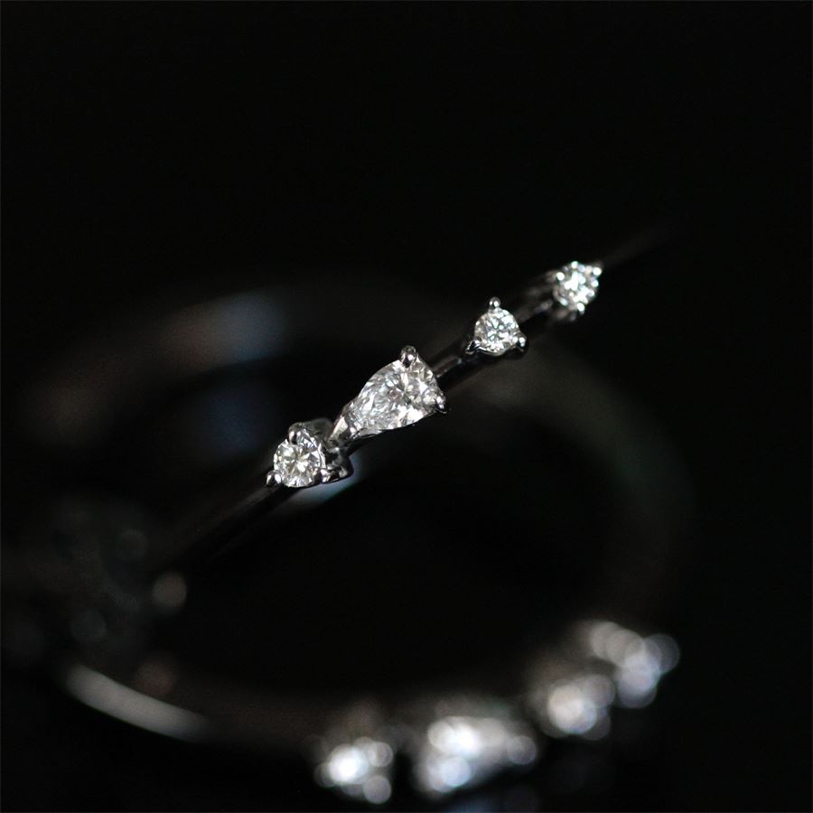 Medium size 'Balance' hoop earrings black gold with diamonds BALANCE | OR CERCHIO MEDIOAU9N CT.0,32